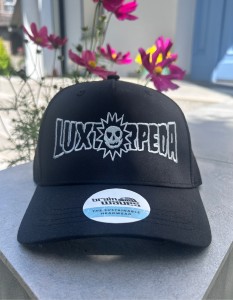 CZAPKA Z DASZKIEM LUXTORPEDA - CZARNA 